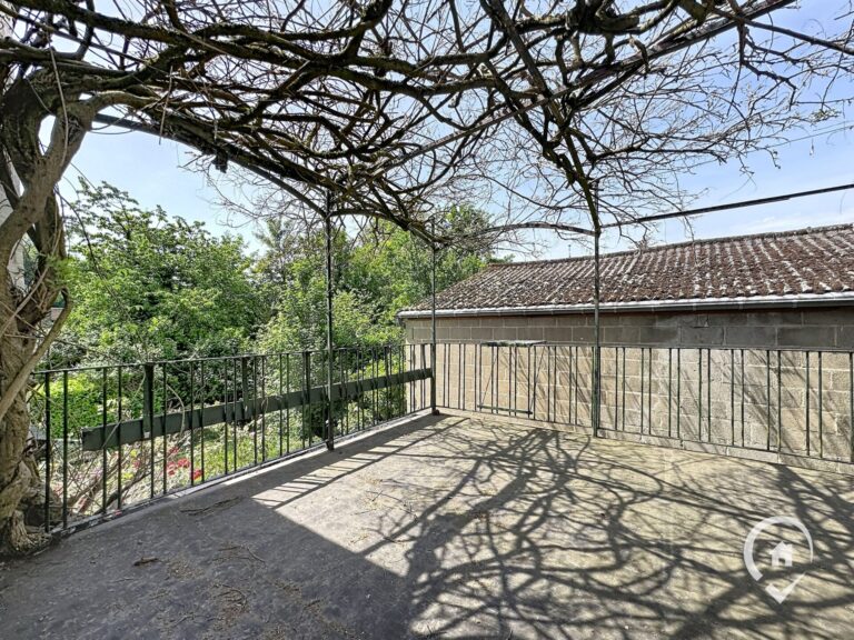 Condrogest - Maison de ville 4 chambres à vendre au cœur d’Yvoir