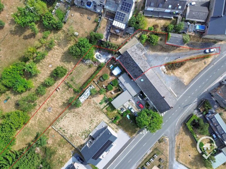 Condrogest - Maison en pierre rénovée avec dépendances à Heer