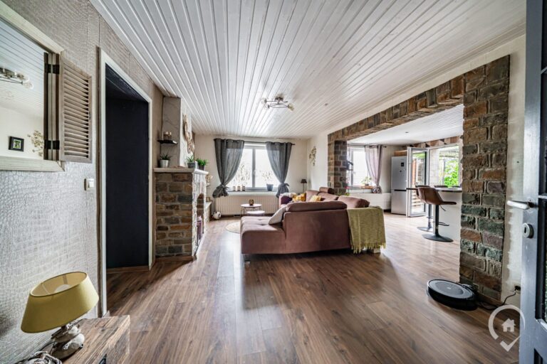 Condrogest - Maison en pierre rénovée avec dépendances à Heer