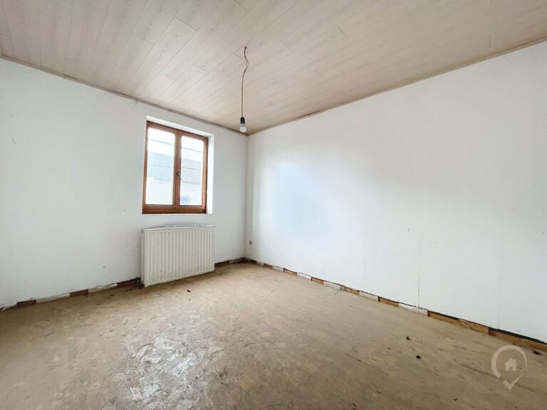 Condrogest - Maison 2 chambres à rénover à Falmignoul