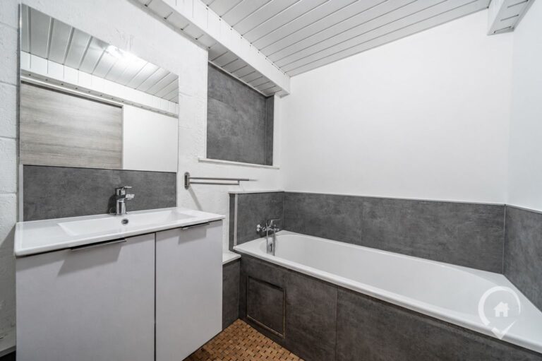 Condrogest - Maison 4 façades à vendre au cœur des bois à Waulsort