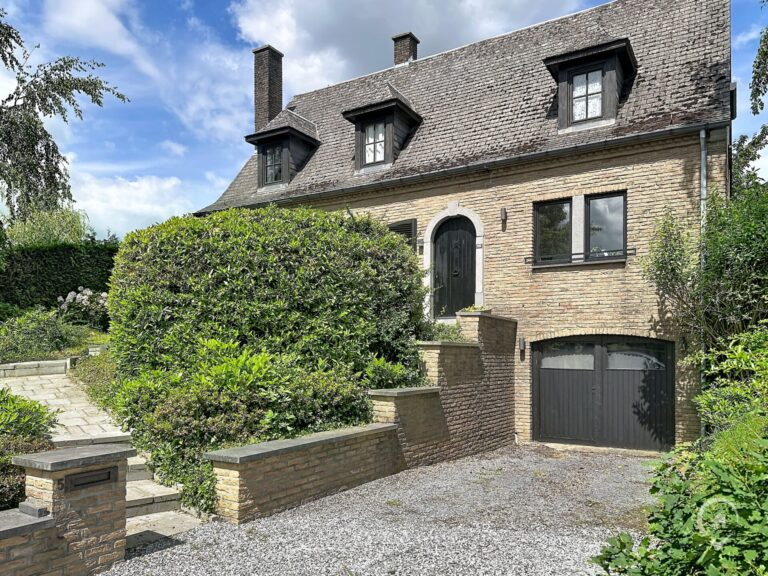 Condrogest - VENDU !!! Magnifique villa à Erpent sur 8 ares avec caves et garage