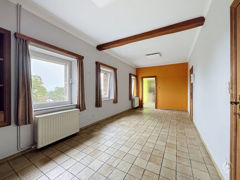Condrogest - Maison avec fort potentiel – 3 chambres, jardin et nombreuses possibilités | Vos Agences