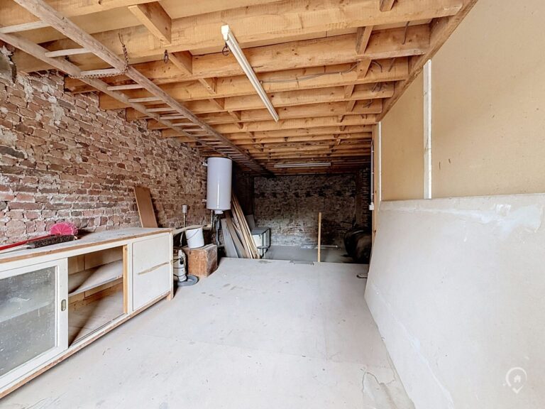 Condrogest - Maison avec fort potentiel – 3 chambres, jardin et nombreuses possibilités | Vos Agences