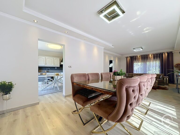 Condrogest - Villa 4 chambres, proche des commodités.