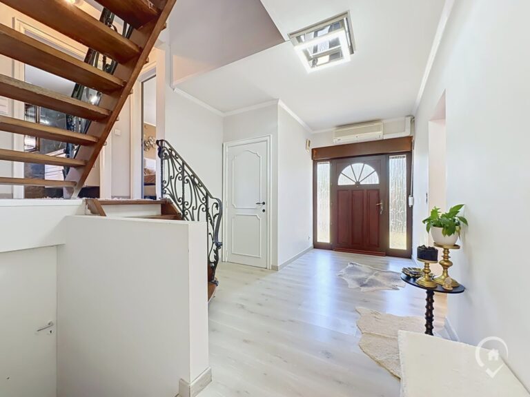 Condrogest - Villa 4 chambres, proche des commodités.