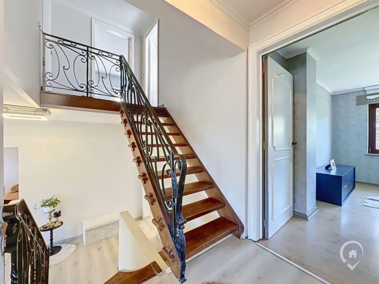 Condrogest - Villa 4 chambres, proche des commodités.
