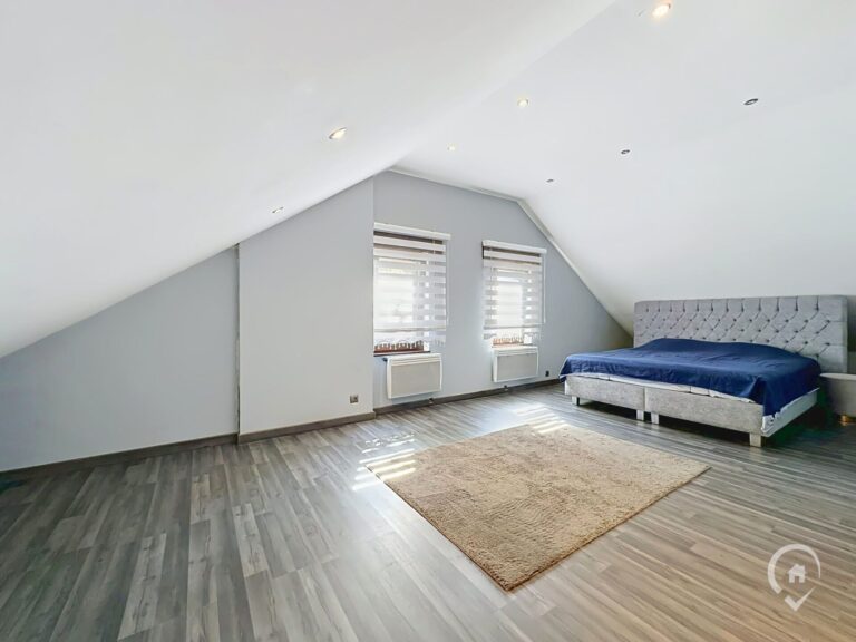 Condrogest - Villa 4 chambres, proche des commodités.