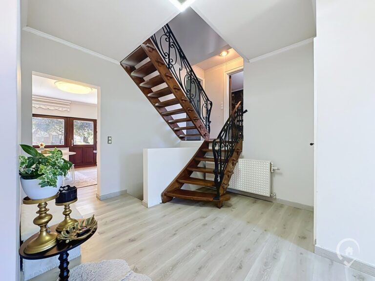 Condrogest - Villa 4 chambres, proche des commodités.