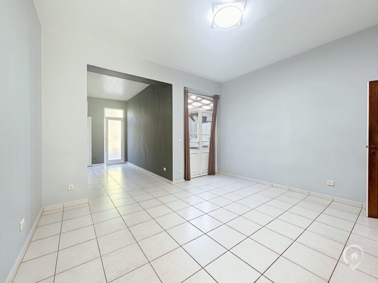 Condrogest - SOUS OPTION !!! Maison 4 chambres avec jardin à vendre à Ciney