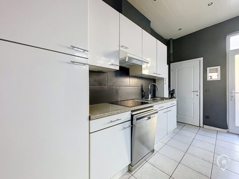 Condrogest - SOUS OPTION !!! Maison 4 chambres avec jardin à vendre à Ciney