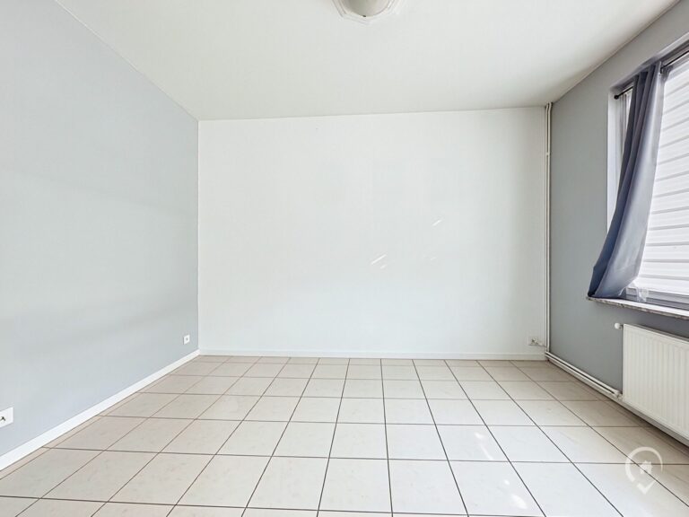 Condrogest - SOUS OPTION !!! Maison 4 chambres avec jardin à vendre à Ciney