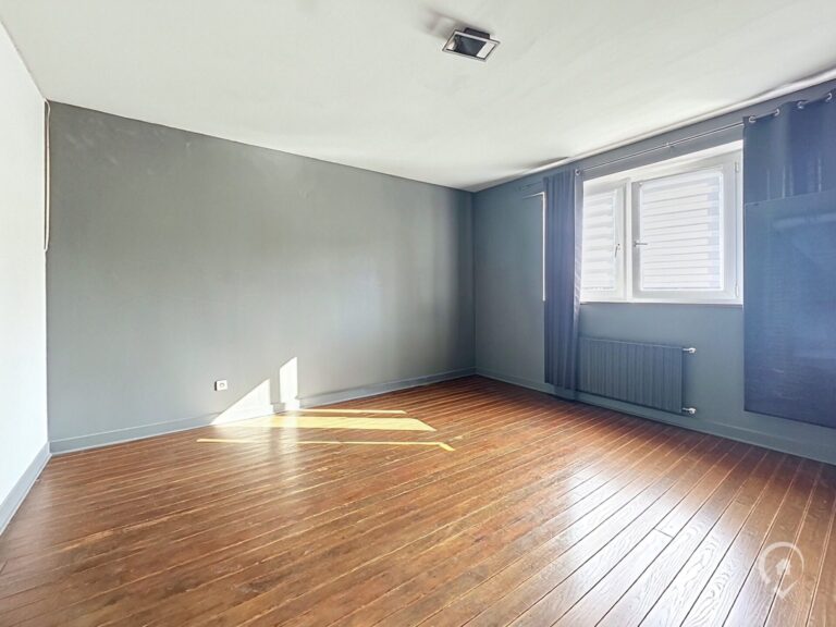 Condrogest - SOUS OPTION !!! Maison 4 chambres avec jardin à vendre à Ciney