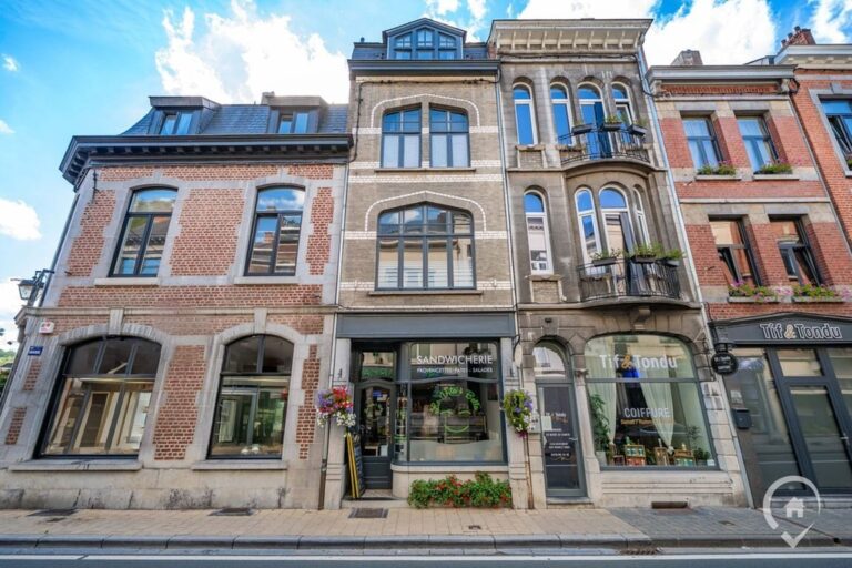 Condrogest - Immeuble de rapport idéalement situé à Dinant à vendre