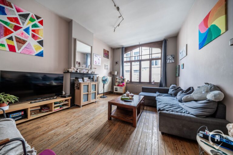 Condrogest - Immeuble de rapport idéalement situé à Dinant à vendre
