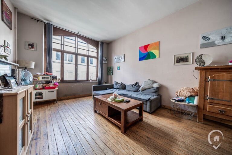 Condrogest - Immeuble de rapport idéalement situé à Dinant à vendre