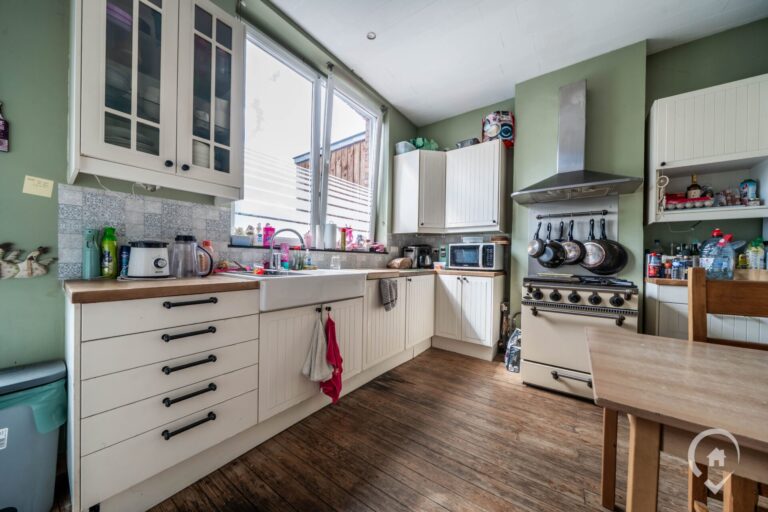 Condrogest - Immeuble de rapport idéalement situé à Dinant à vendre