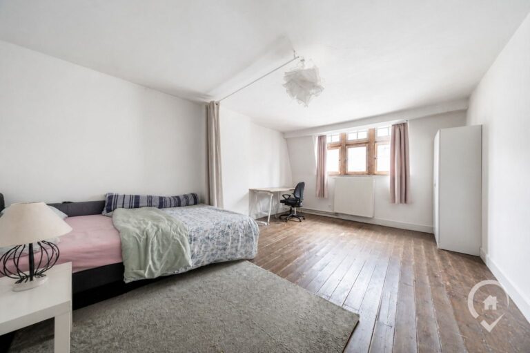 Condrogest - Immeuble de rapport idéalement situé à Dinant à vendre