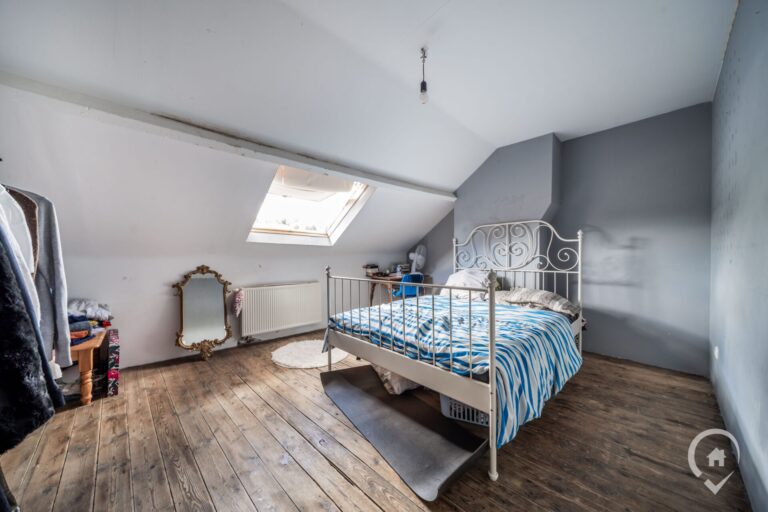 Condrogest - Immeuble de rapport idéalement situé à Dinant à vendre