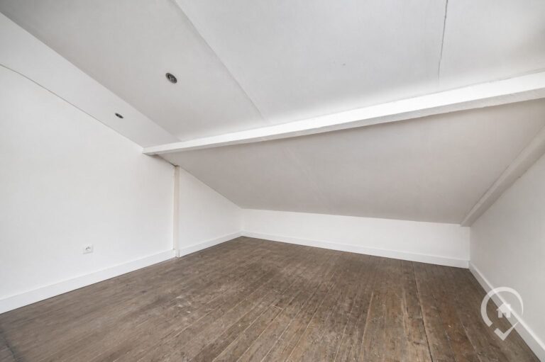 Condrogest - Immeuble de rapport idéalement situé à Dinant à vendre