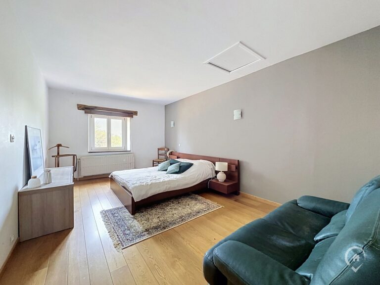 Condrogest - Propriété à Naninne de 350m² habitable sur 13 ares