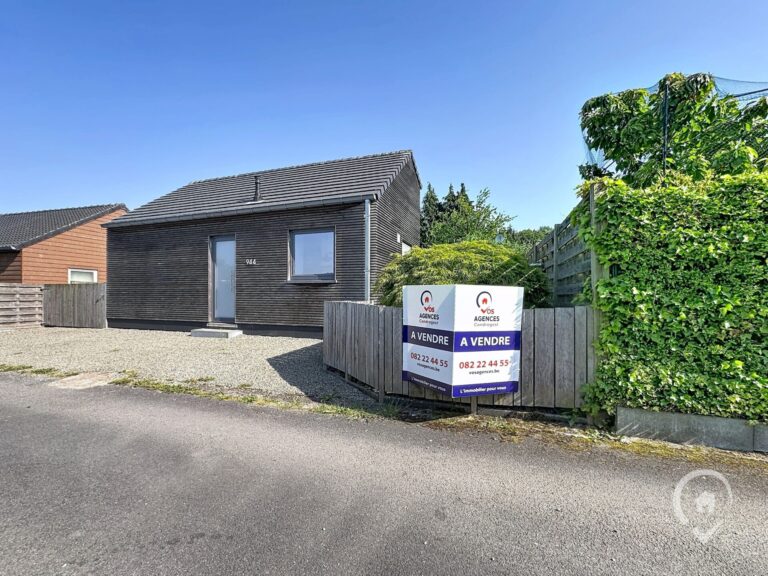 Condrogest - Chalet 4 façades avec terrasse à vendre à Yvoir - La Gayolle