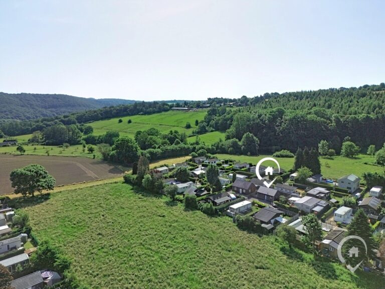 Condrogest - Chalet 4 façades avec terrasse à vendre à Yvoir - La Gayolle