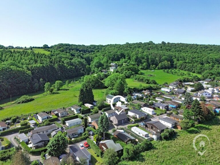 Condrogest - Chalet 4 façades avec terrasse à vendre à Yvoir - La Gayolle
