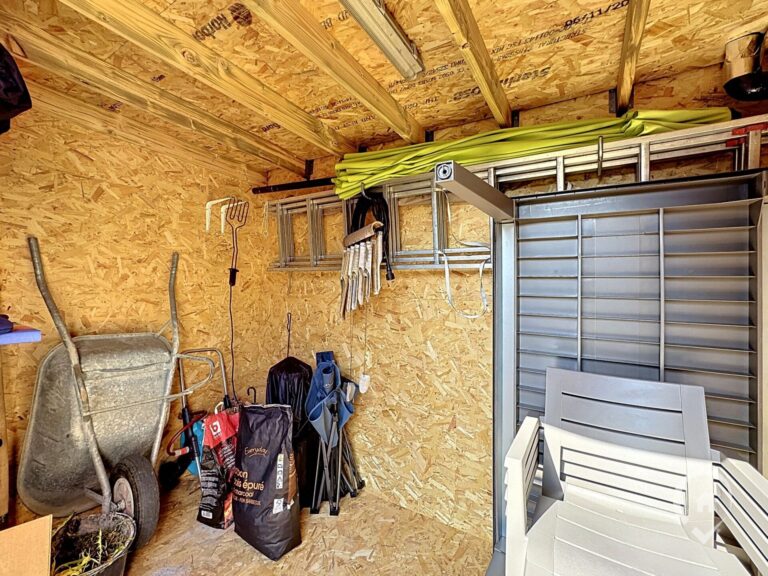 Condrogest - Chalet 4 façades avec terrasse à vendre à Yvoir - La Gayolle