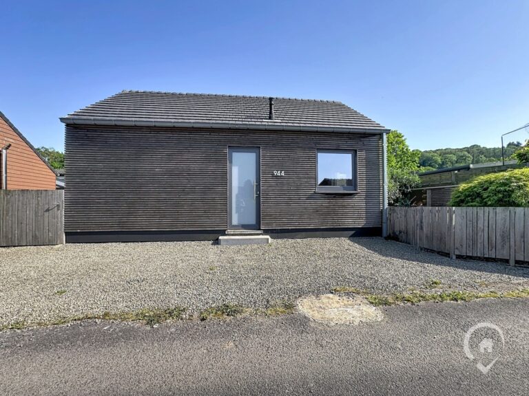 Condrogest - Chalet 4 façades avec terrasse à vendre à Yvoir - La Gayolle