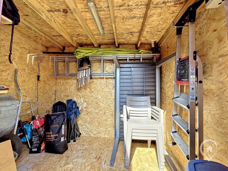 Condrogest - Chalet 4 façades avec terrasse à vendre à Yvoir - La Gayolle
