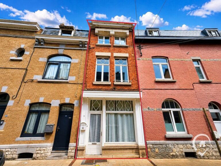 Condrogest - Maison de ville 2 chambres à vendre au centre de Dinant