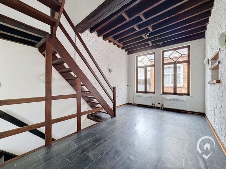 Condrogest - Maison de ville 2 chambres à vendre au centre de Dinant