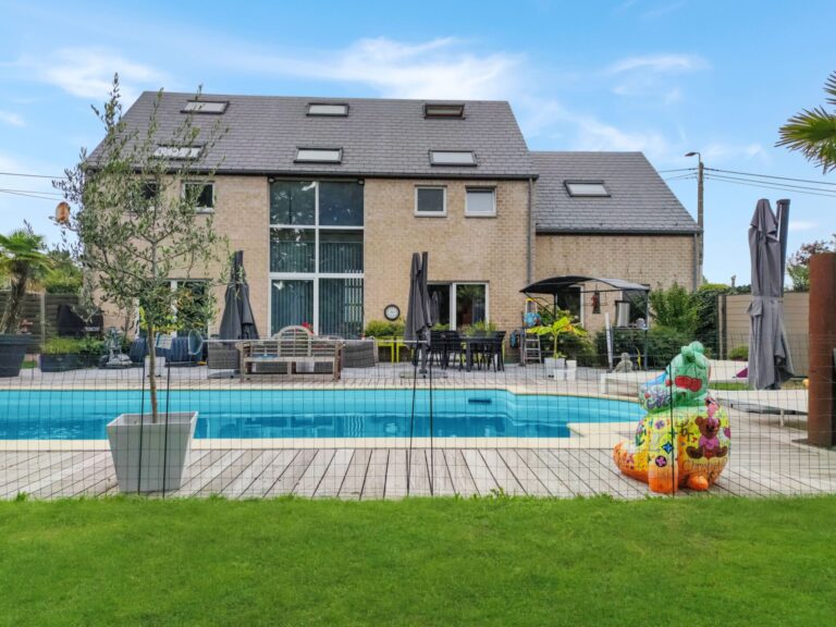 Condrogest - Magnifique maison avec studio aménagé et piscine