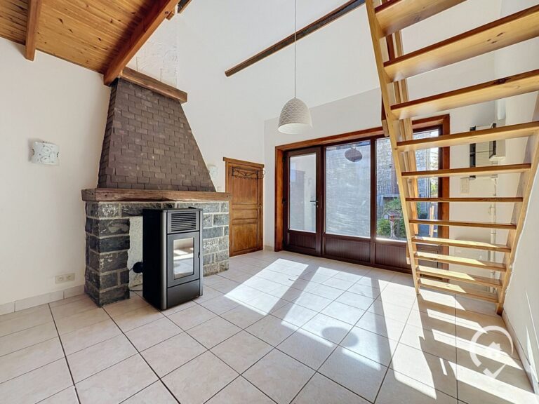 Condrogest - Maison entièrement rénovée 2 chambres à vendre à Hastière