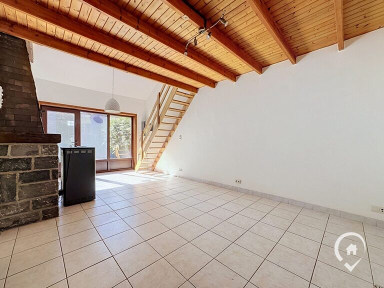Condrogest - Maison entièrement rénovée 2 chambres à vendre à Hastière
