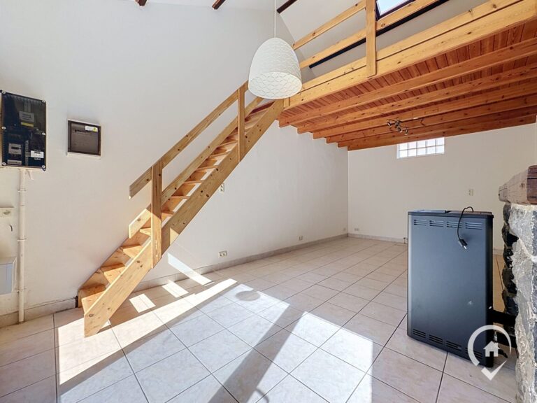 Condrogest - Maison entièrement rénovée 2 chambres à vendre à Hastière