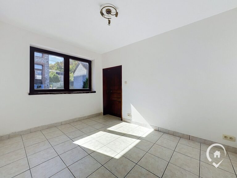 Condrogest - Maison entièrement rénovée 2 chambres à vendre à Hastière