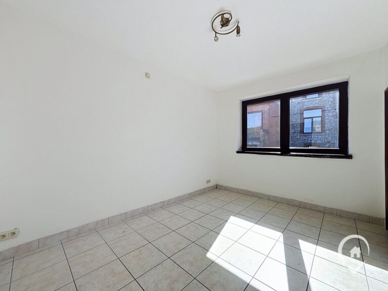 Condrogest - Maison entièrement rénovée 2 chambres à vendre à Hastière