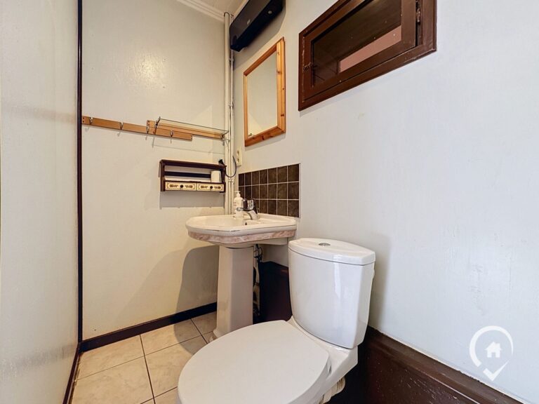 Condrogest - Maison entièrement rénovée 2 chambres à vendre à Hastière
