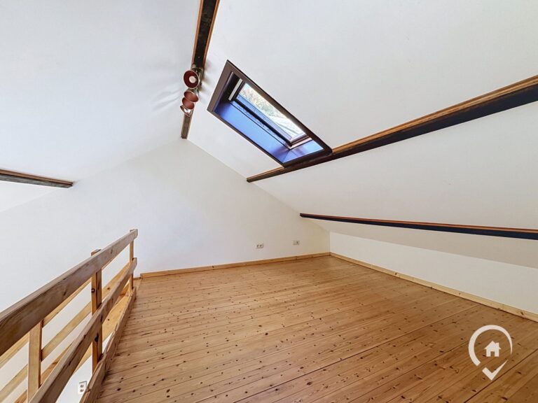 Condrogest - Maison entièrement rénovée 2 chambres à vendre à Hastière