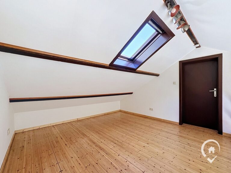 Condrogest - Maison entièrement rénovée 2 chambres à vendre à Hastière
