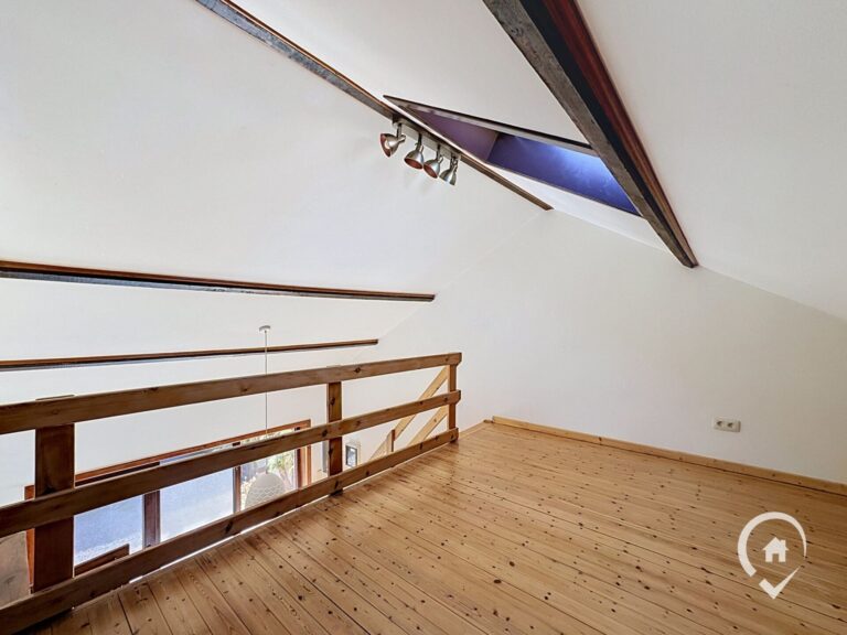 Condrogest - Maison entièrement rénovée 2 chambres à vendre à Hastière