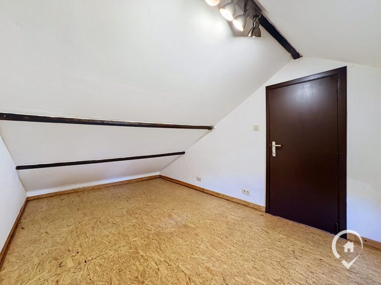 Condrogest - Maison entièrement rénovée 2 chambres à vendre à Hastière
