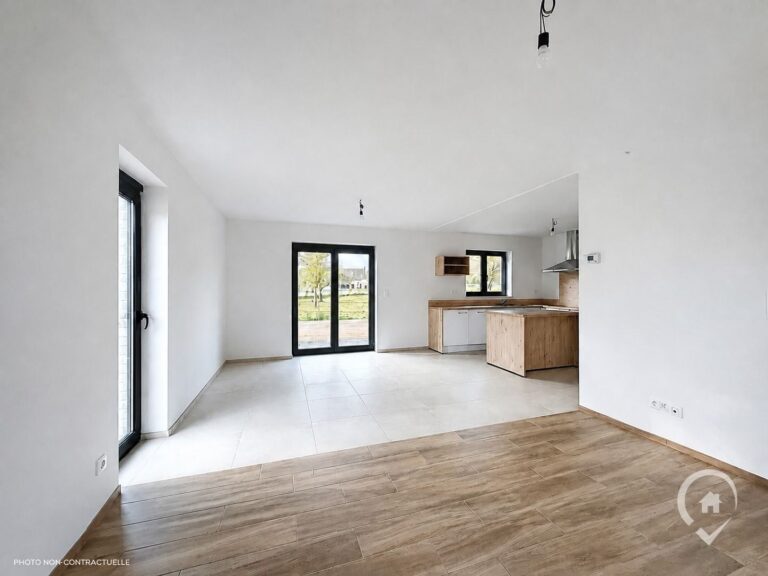 Condrogest - Maison neuve 4 façades à Humain – clé sur porte