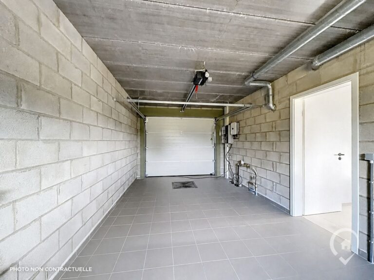 Condrogest - Maison neuve 4 façades à Humain – clé sur porte