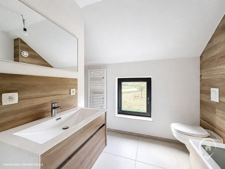 Condrogest - Maison neuve 4 façades à Humain – clé sur porte