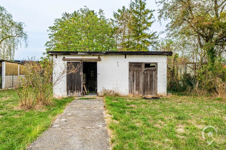 Condrogest - Spacieuse maison en pierre de 200m² à vendre à Agimont