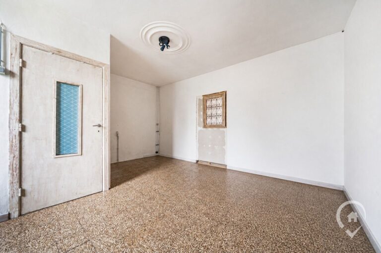 Condrogest - Spacieuse maison en pierre de 200m² à vendre à Agimont