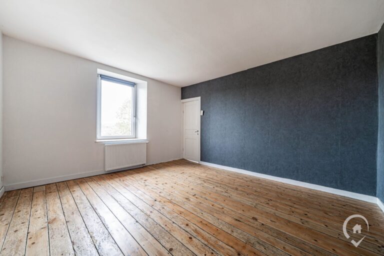 Condrogest - Spacieuse maison en pierre de 200m² à vendre à Agimont